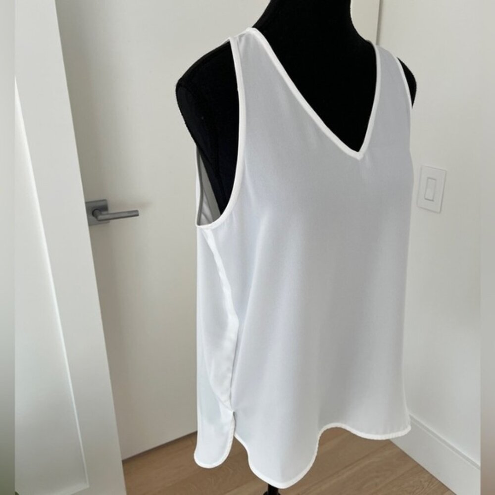 SOPHIE GRACE V Neck Sleeveless High Low Ivory Top Versatile Basic
